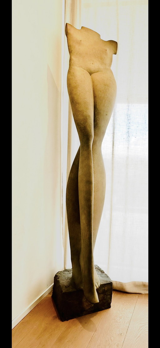 Kobe, krachtige ‘Vrouw zonder hoofd’