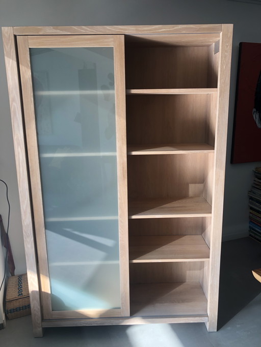 Armoire moderne en teck avec porte coulissante
