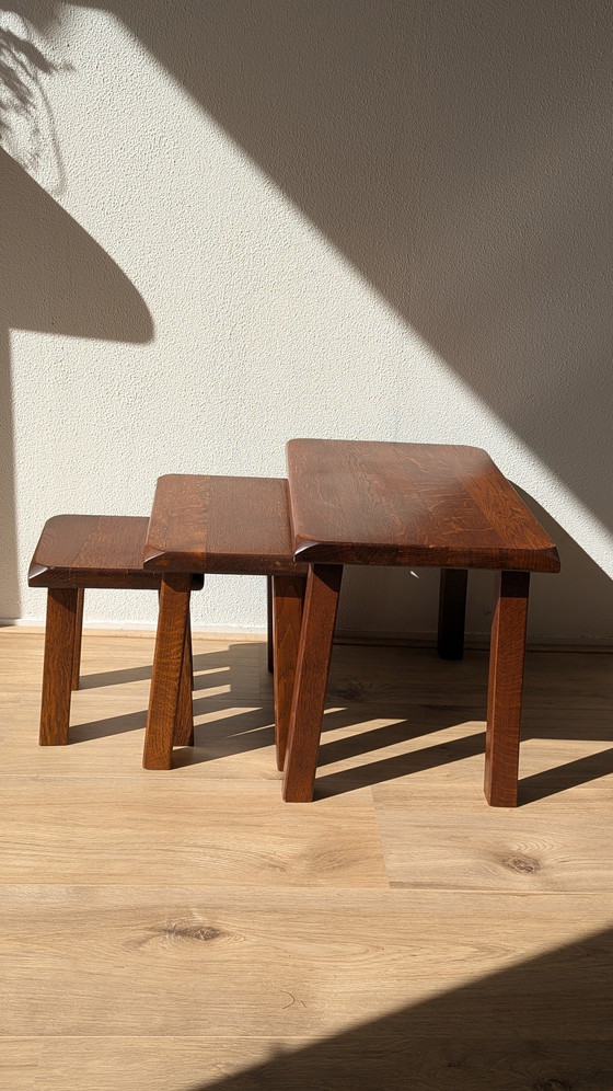 Image 1 of Set aus 3 brutalistischen Eichenholz-Beistelltischen im Mid-Century-Stil