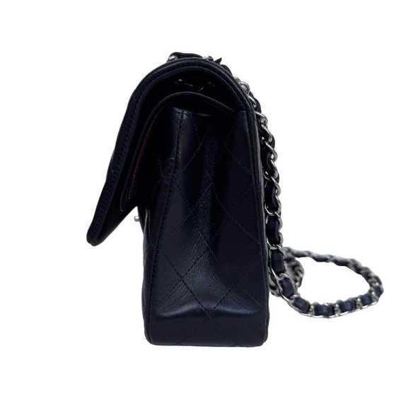 Chanel Classic Flap Medium – Crossbody bags, Lambskin (photo 9 of 16)