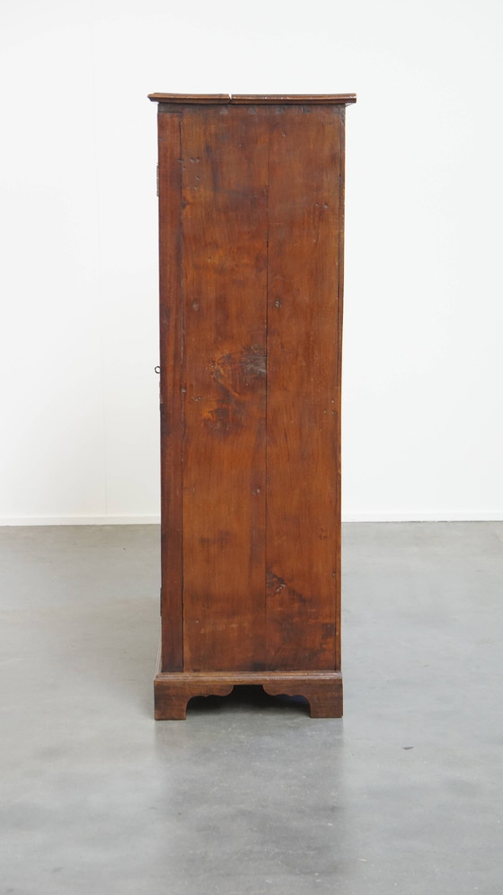 Image 1 of Ancienne armoire anglaise à 2 portes du 18ème siècle