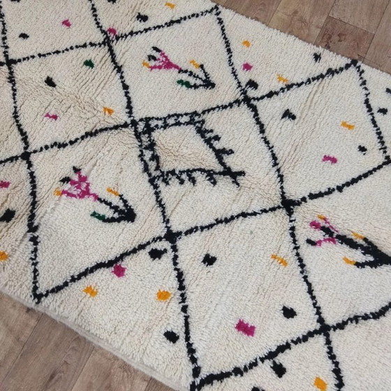 Image 1 of Wollen Azilal vloerkleed crème – ruiten en bloemmotieven handgeweven (173×110 cm)