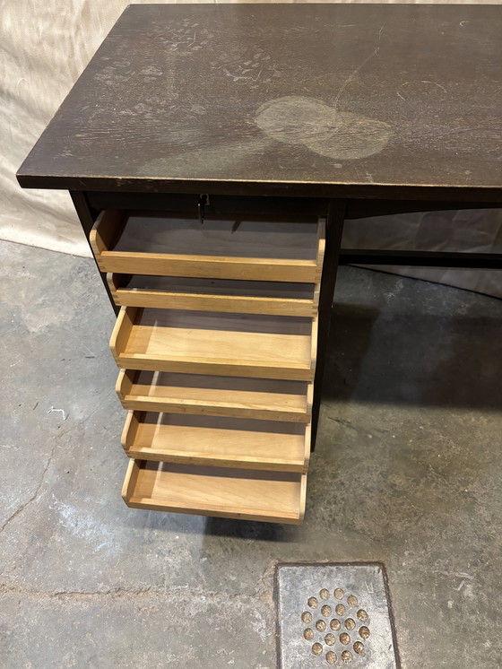 Image 1 of bureau uit het midden van de vorige eeuw