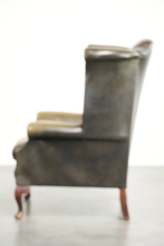 Charaktervoller grüner Rindsleder Chesterfield Ohrensessel im englischen Stil – Leather (photo 5 of 14)