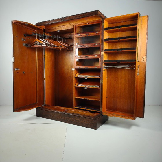 Compactom Herrengarderobe aus den 1930er Jahren, Modell Nr. 702, in Brauneiche. – Kleiderschränke, Wood (photo 5 of 15)