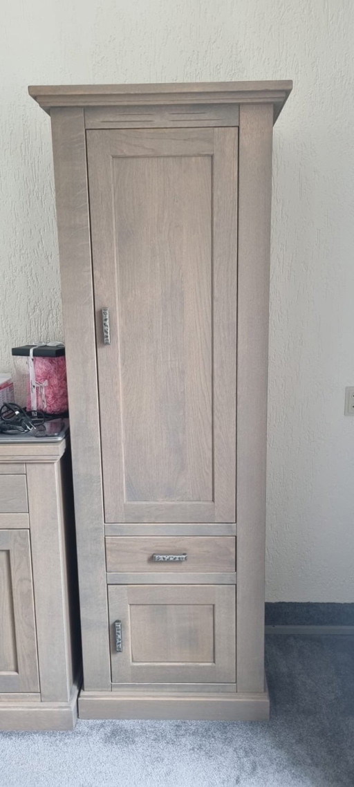 Buffet, table basse et table avec chaises à vendre !