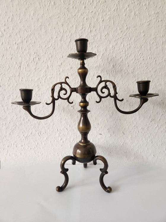 Candelabro antiguo de 3 brazos, bronce macizo, forjado a mano, estilo barroco. – Percheros, Metal, Bronze (photo 2 of 15)
