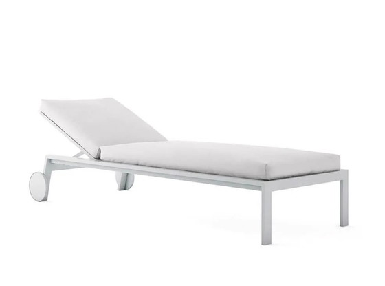 2 exclusive GANDIA BLASCO Na Xemena design Sunbeds, Aluminium, White (photo 3 of 5)
