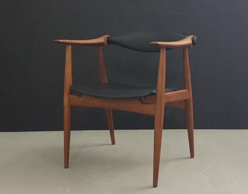 Hans J. Wegner Yoke Chair CH34