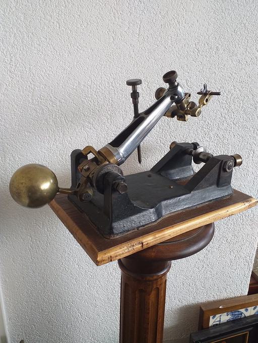 Diamond grinding instrument