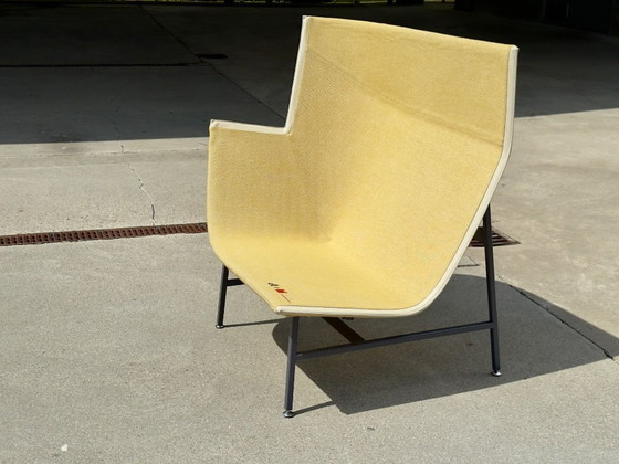 Image 1 of Poltrona di design Moroso Italia Paper Planes, poltrona lounge con schienale alto Doshi Levien.