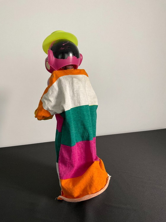 Image 1 of Paar oude bokshandpoppen Aziatische man en clown