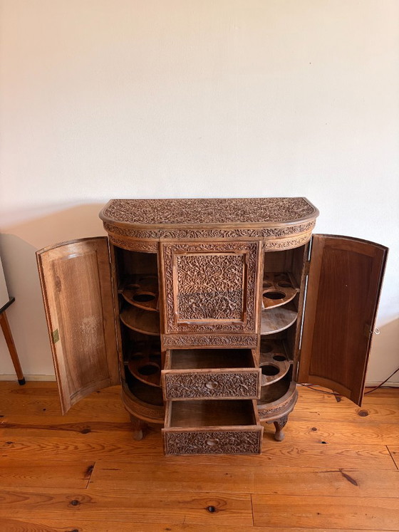 Handgesneden Kashmiri Drankkast – Art Deco – India, Jaren 60 – Drankenkasten, Wood (photo 7 of 10)
