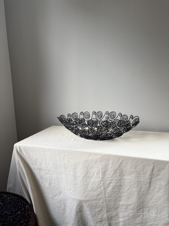 Image 1 of Bol ovale vintage en métal noir mat l45cm