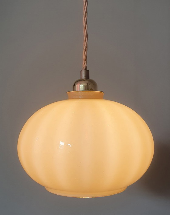 Image 1 of Lampada a sospensione vintage in vetro opalino giallo pastello/arancione