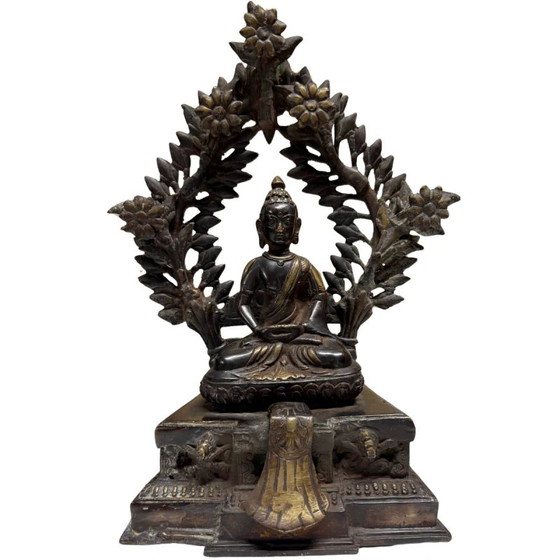Bouddha Shakyamuni de l'Himalaya antique avec auréole – XVIIe-XVIIIe siècle – Lot 406 – Sculptures, Bronze (photo 11 of 25)