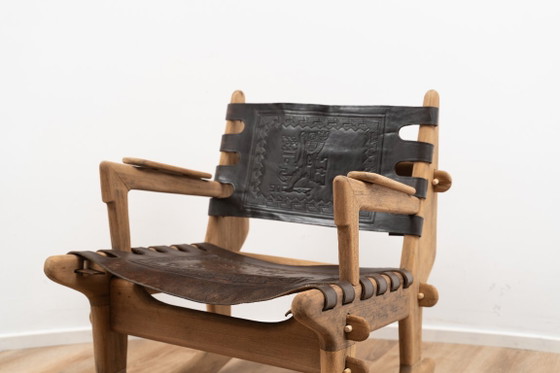 Image 1 of Petit fauteuil à bascule suspendu par Angel Pazmino