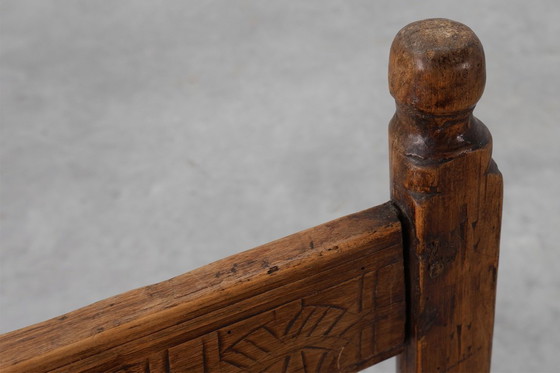 Image 1 of Sedia laterale spagnola in rovere intagliata a mano del XIX secolo con seduta in velluto