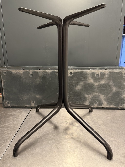 Vitra Belleville Bistro Table Base - Bouroullec - Original (Max 23 Pieces) – eettafels, Aluminium (photo 2 of 5)