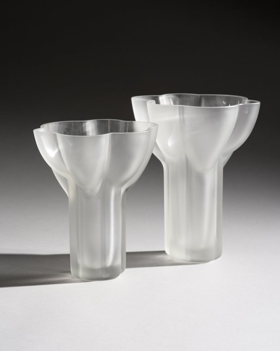 Image 1 of Dúo de jarrones de vidrio satinado Rosenthal de Tapio Wirkkala: formas esculturales de vidrio esmerilado.