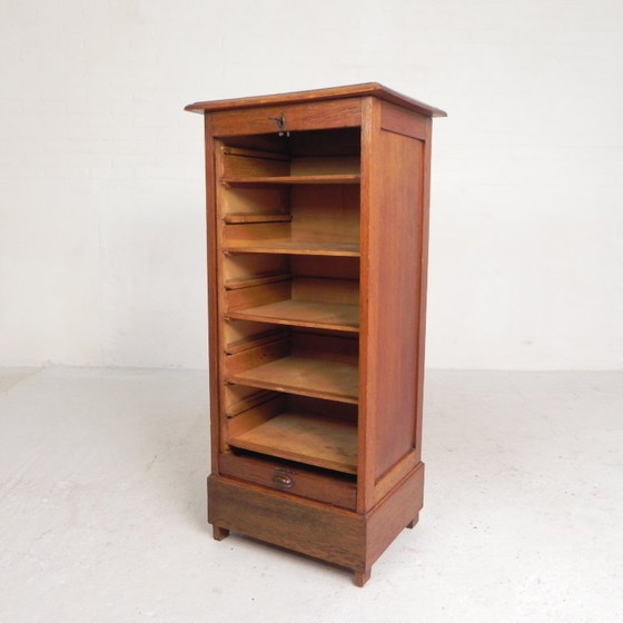 Eichenschrank mit Rollladen und einem Rollladen, 113 cm hoch, 1930er Jahre – Kommoden, Wood (photo 3 of 26)