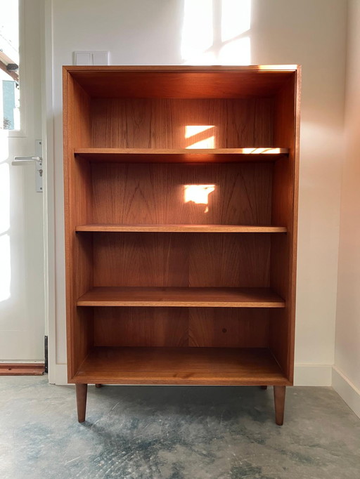 Libreria vintage in teak su gambe (stile anni '50-'60)