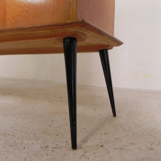 Image 1 of Secretaire met schuifdeuren op ranke poten, jaren 50