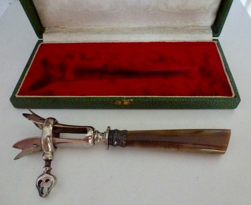 Antiek Frans serveerinstrument, "manche à gigot" of lamsbouthouder genoemd.