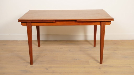 Vintage extendable dining table in teak