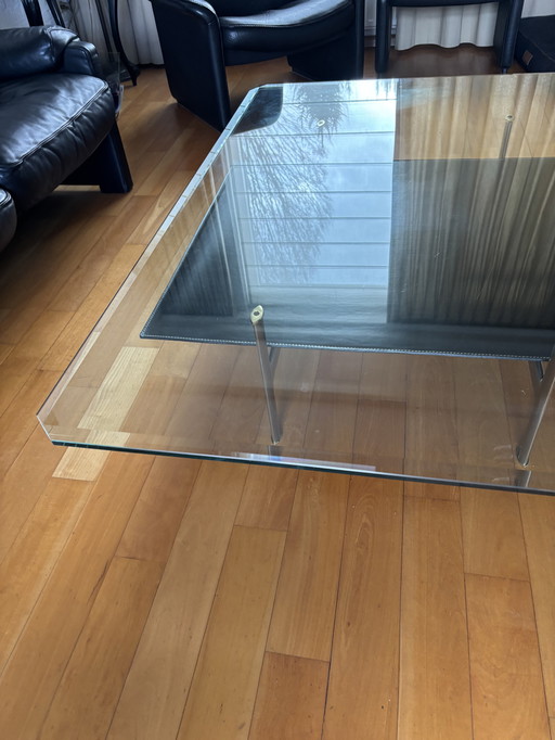 Table basse en verre avec plateau en cuir