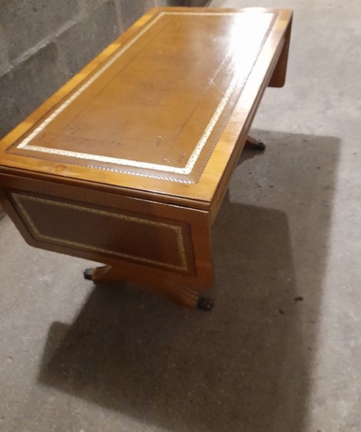 Extendable coffee table