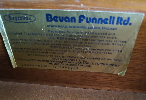Klassischer englischer Bevan Funnell Reprodux Mahagoni Konsolentisch / Beistelltisch mit 2 Schubladen – Bronze (photo 3 of 7)