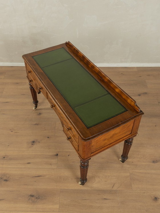 Image 1 of Scrivania in stile vittoriano degli anni '50