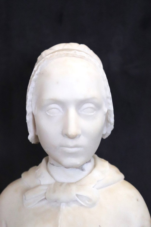 Bust of a Lady Sculpture in White Marble , Italy 19th Century