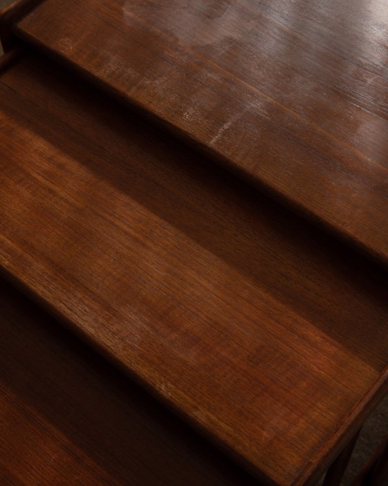 Image 1 of Tables d'appoint / tables gigognes vintage danoises en teck (lot de 3) – Arne Hovmand-Olsen pour Mogens Kold – Danemark, 1960