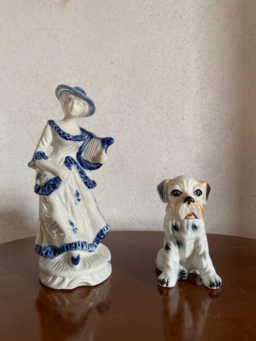 Figuritas de porcelana vintage, años 60-70 – Dama con arpa y cachorro – Juego de 2 – decoratieve objecten, Porcelain