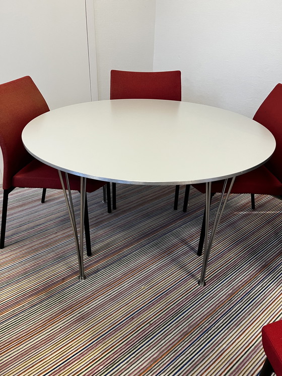 Image 1 of Mesa de diseño circular Fritz Hansen