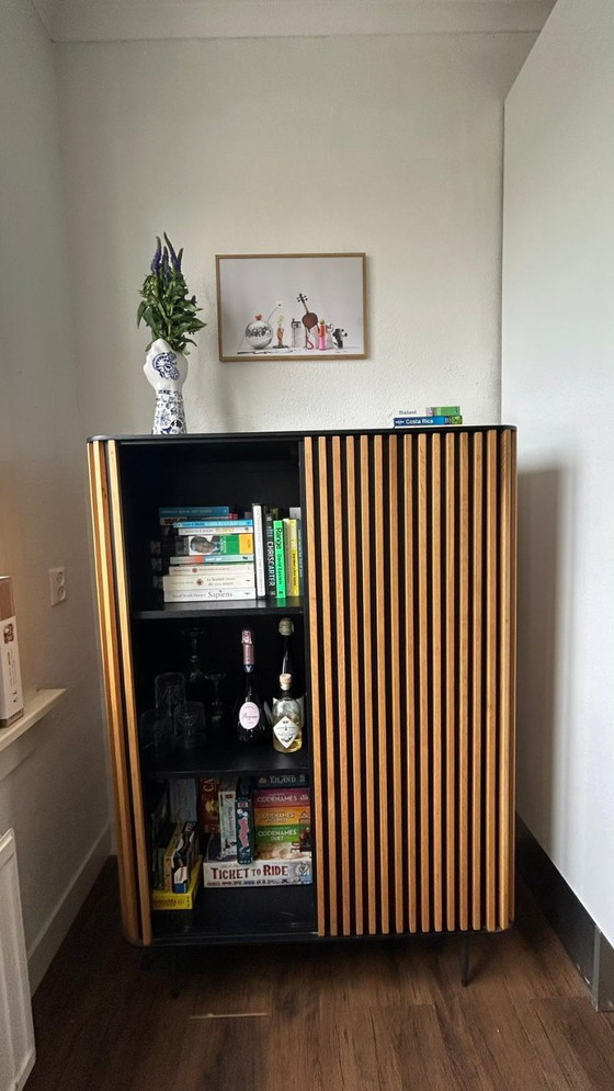 Image 1 of Mobile: Credenza Linea con anta scorrevole e frontale rigato