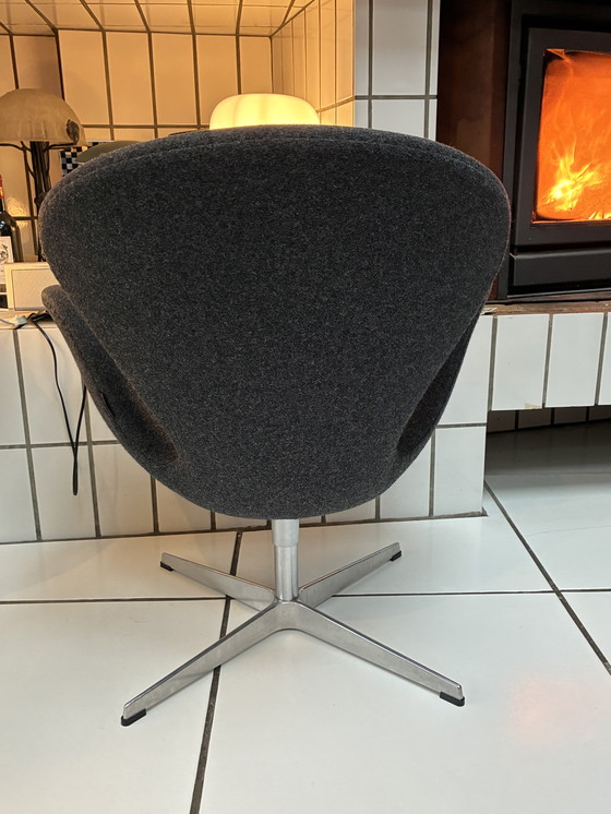 Image 1 of Swan armchair by Arne Jacobsen by Fritz Hansen