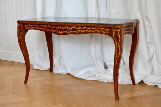 Image 1 of Vintage Louis XV salontafel met marqueterie, Franse rococo houten tafel met inlegwerk, Europees antiek meubilair, tafel met bloe