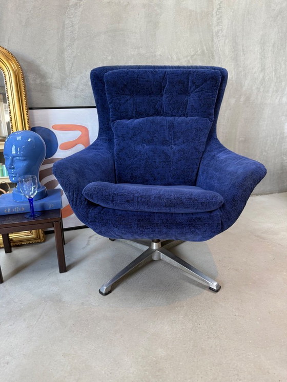 Image 1 of Vintage swivel egg chair