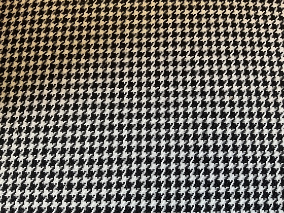 Image 1 of Belles chaises de salle à manger tendance blanches et rouges avec des accents dorés