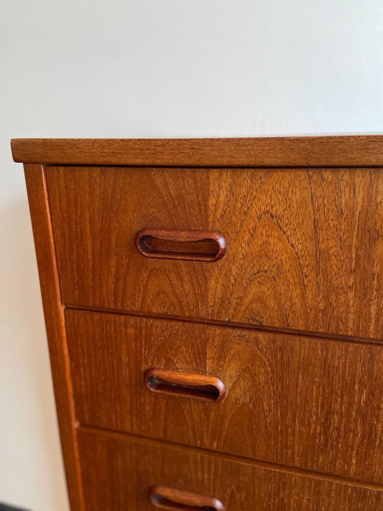 Image 1 of Vintage chest of drawers with 6 drawers