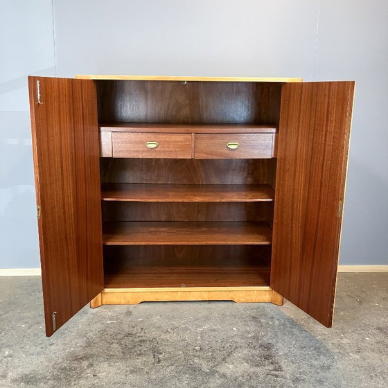 Image 1 of Cassettiera di metà secolo, betulla fiammata, anni '50, restaurata