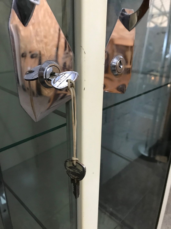 Image 1 of Vitrine médicale vintage années 70