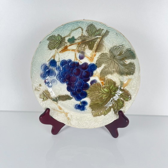 Image 1 of Set aus 4 KG St. Clément Barbotine Obsttellern (Kirsche, Mirabelle, Traube, Birne), Ende des 19. bis Anfang des 20. Jahrhunderts
