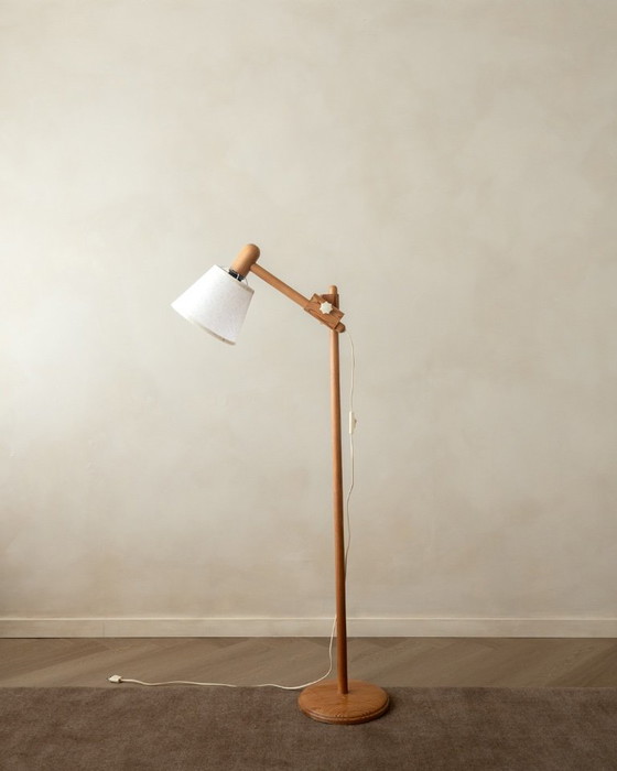 Vintage Deense grenenhouten verstelbare vloerlamp van +LYS Denemarken, jaren 60, Scandinavische moderne (photo 3 of 16)