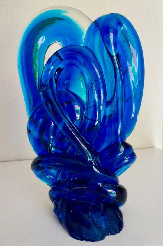 Image 1 of Escultura de botón de cristal maltés 'Verano Azul' de Mdina.