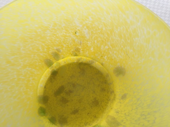 Image 1 of Coupe ronde sur pied en pâte de verre.