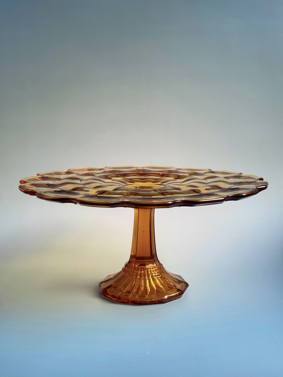 Image 1 of Porte-gâteau - Lady - Ankerglas Bernsdorf- Période Art Déco (années 1930)- Verre ambré